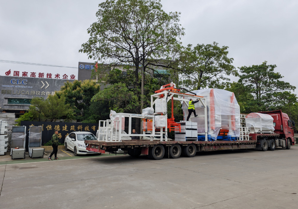 俄罗斯客户聚苯颗粒砌块设备发货