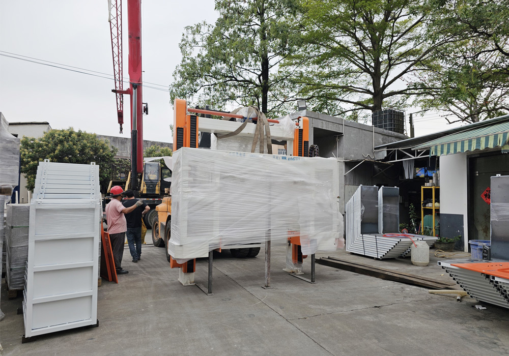 菲律宾客户定制墙板设备发货